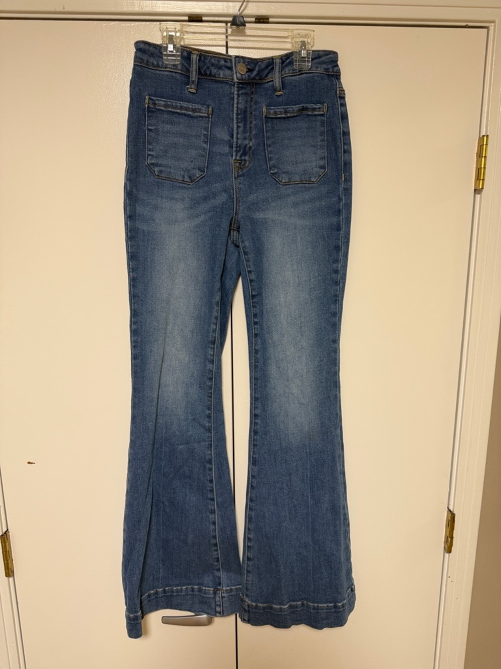 High-Rise Flare Jeans in Medium Blue